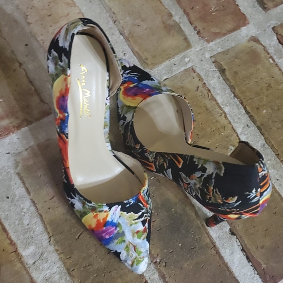 SHOES - Picture 2 of 2